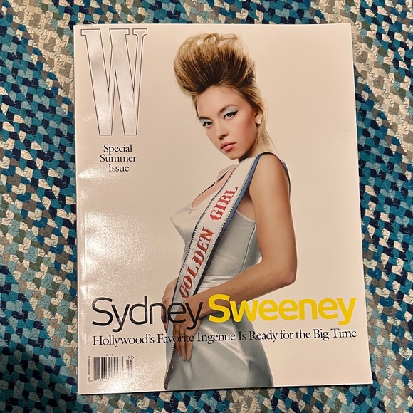 W Sydney Sweeney Special Summer Issue - Picture 1 of 7